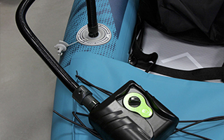 Pompe Electrique Avec Batterie Sans Fil Autonome First Pro Haute Pression Ryde 16 Psi -Nautigames Magasin RYDE pompe electrique analogic 1 contenu 1%203206