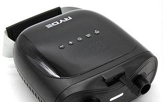 POMPE ELECTRIQUE RYDE E-PUMP COMPACT PRO 20 PSI + BATTERIE -Nautigames Magasin RYDE pompe electrique digital 1 contenu320